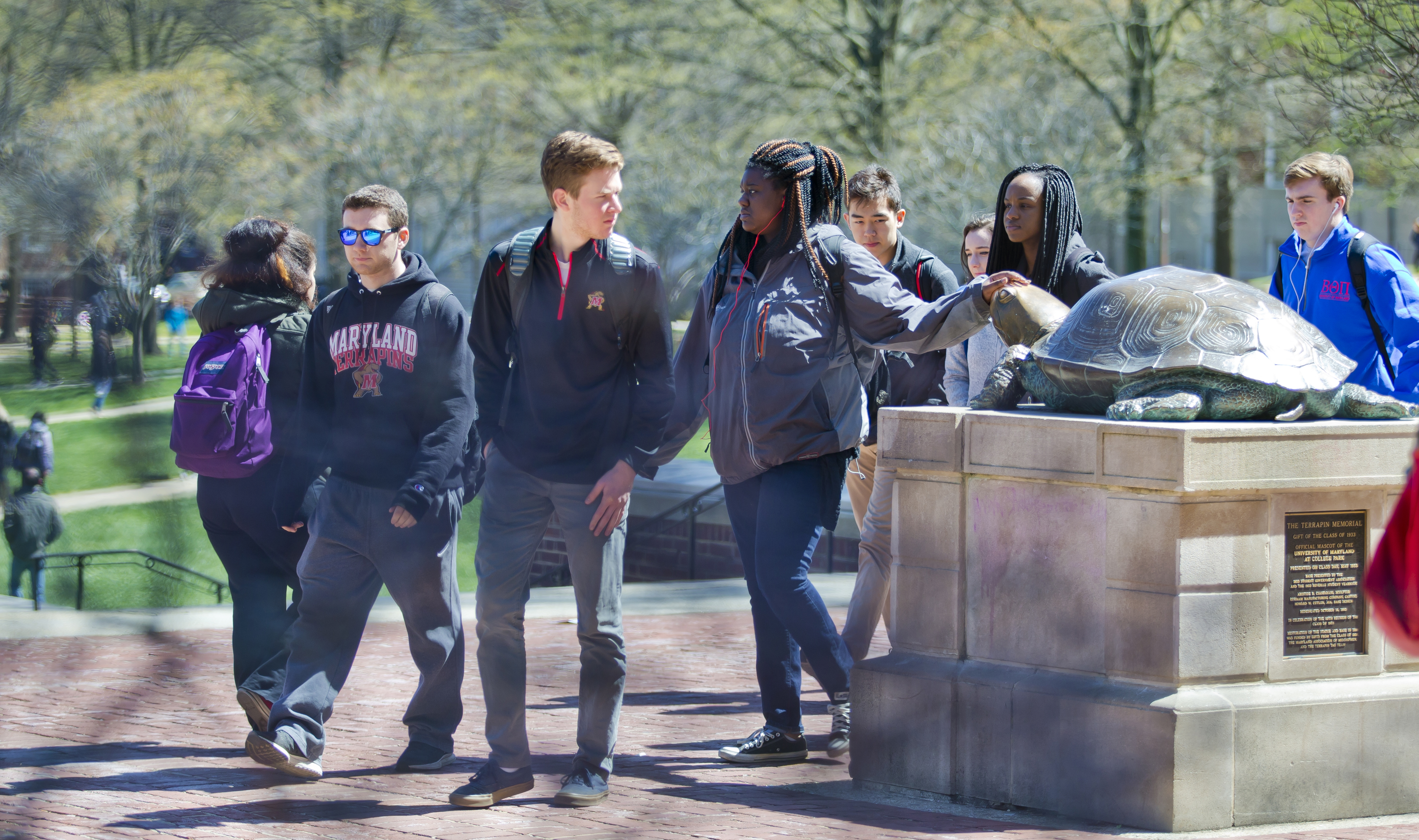 students passing by testudo statue on McKeldin Mall